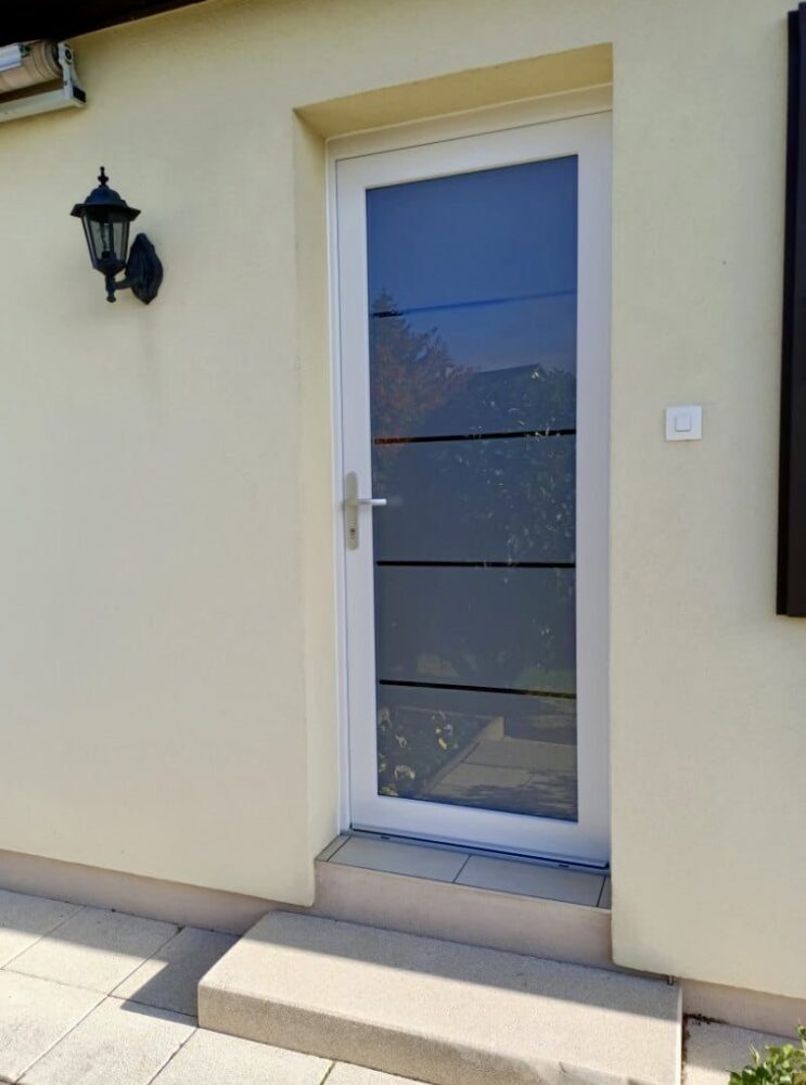 Porte d'entrée vue dehors