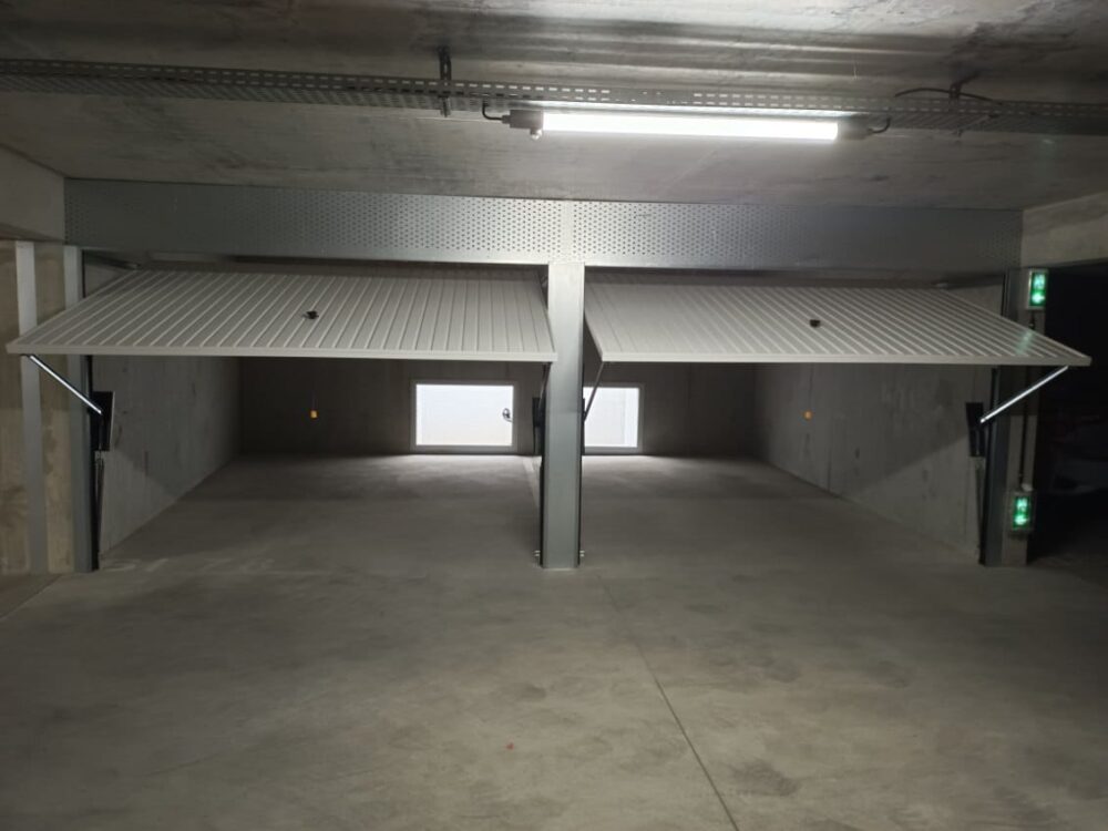 porte de garage ouverte